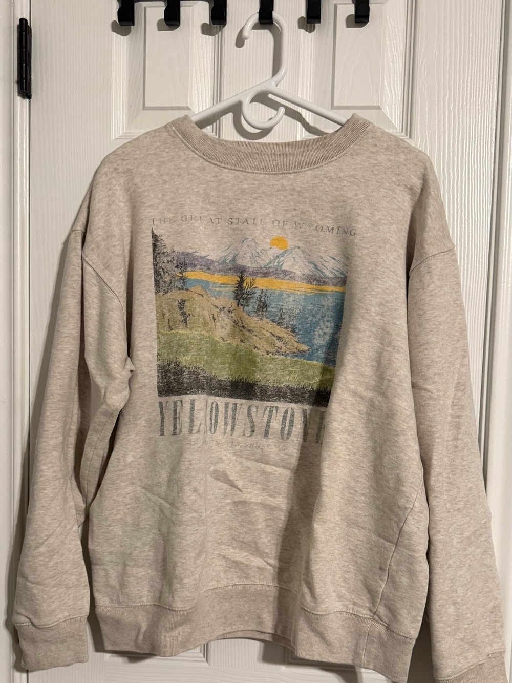 Aeropostale Cream Yellowstone Graphic Crewneck Sweatshirt